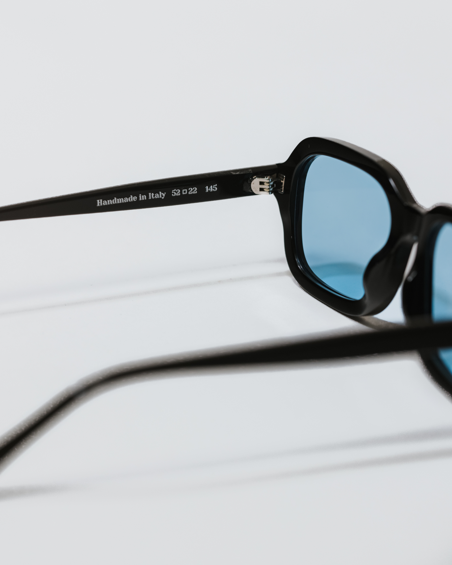The Barcelona Frame - Blue lens